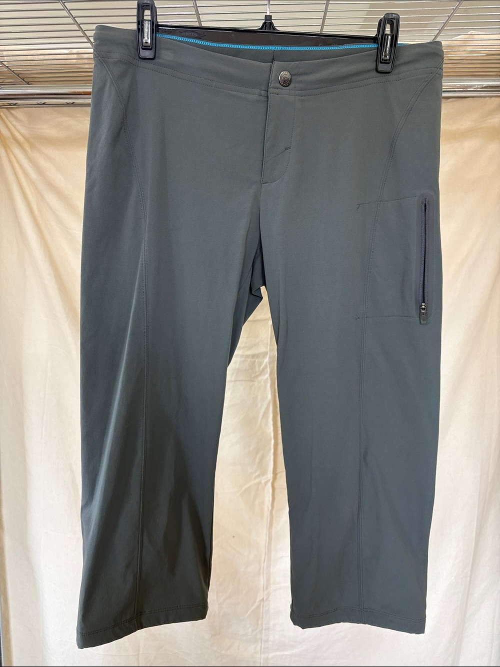 Columbia Women's Dark Gray Active Jogger Capris with Zip Pocket